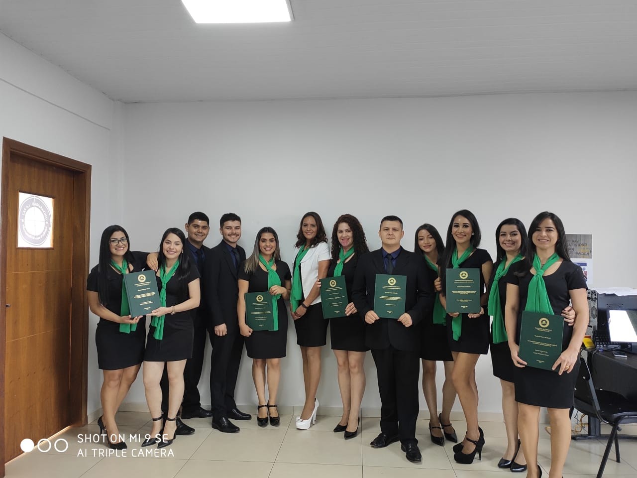 Alumnos  de la carrera Administración  de Empresas que ayer defendieron su Trabajo Final  de Grado Nuevos Egresados de nuestra prestigiosa  casa de estudios #UNIPAZ 🕊...
