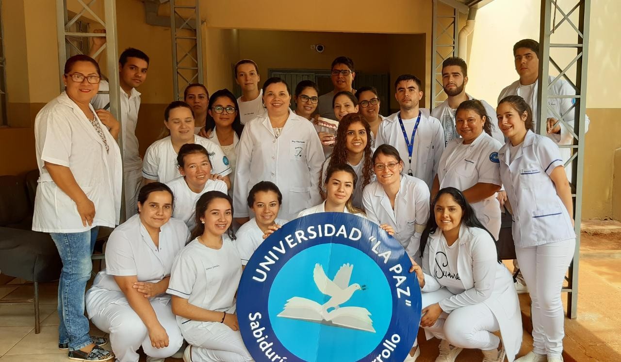 Trabajo Extensión. Centro Educativo Integral de CDE km. 9 Monday Alumnos de Prótesis Dental 2do. año . Tema : La higiene Bucal. Prof: Lic Nidia Gauto .  Enfermería 1 er. año Secc. B Tema: lavado correcto de las manos.  Prof : Bioq. Vilma Escobar